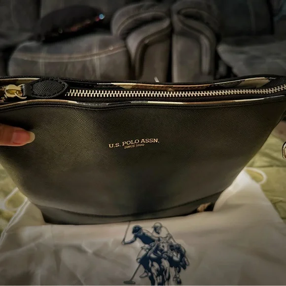 Vintage U.S. Polo Assn.Tan Interior crossbody purse - Picture 10 of 16